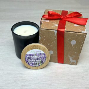 Naturalna świeca sojowa LAVENDER GARDEN w świątecznym pakowaniu