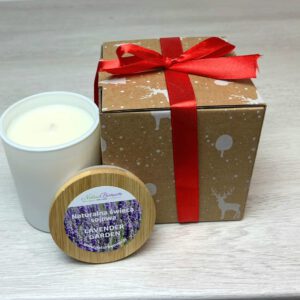 Naturalna świeca sojowa LAVENDER GARDEN w świątecznym pakowaniu